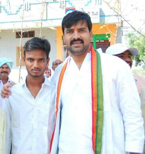 fakrupailwan's tweet photo. ఏఐసీసీ కార్యదర్శి,కల్వకుర్తి మాజీ ఎమ్మెల్యే, ఉమ్మడి ఆంధ్రప్రదేశ్ రాష్ట్ర యువజన కాంగ్రెస్ అధ్యక్షులు.
జనం మెచ్చిన జననేత,తెలంగాణ యువనేత,అన్నా అంటే నేనున్నానంటు భరోసానిచ్చే యువ నాయకులు మా అన్న @VamsiChandReddy గారికి జన్మదిన శుభాకాంక్షలు💐
నా కులం "యువ" కులం నా బలం "జన" బలం #యువజన https://t.co/ojmYtct9W6