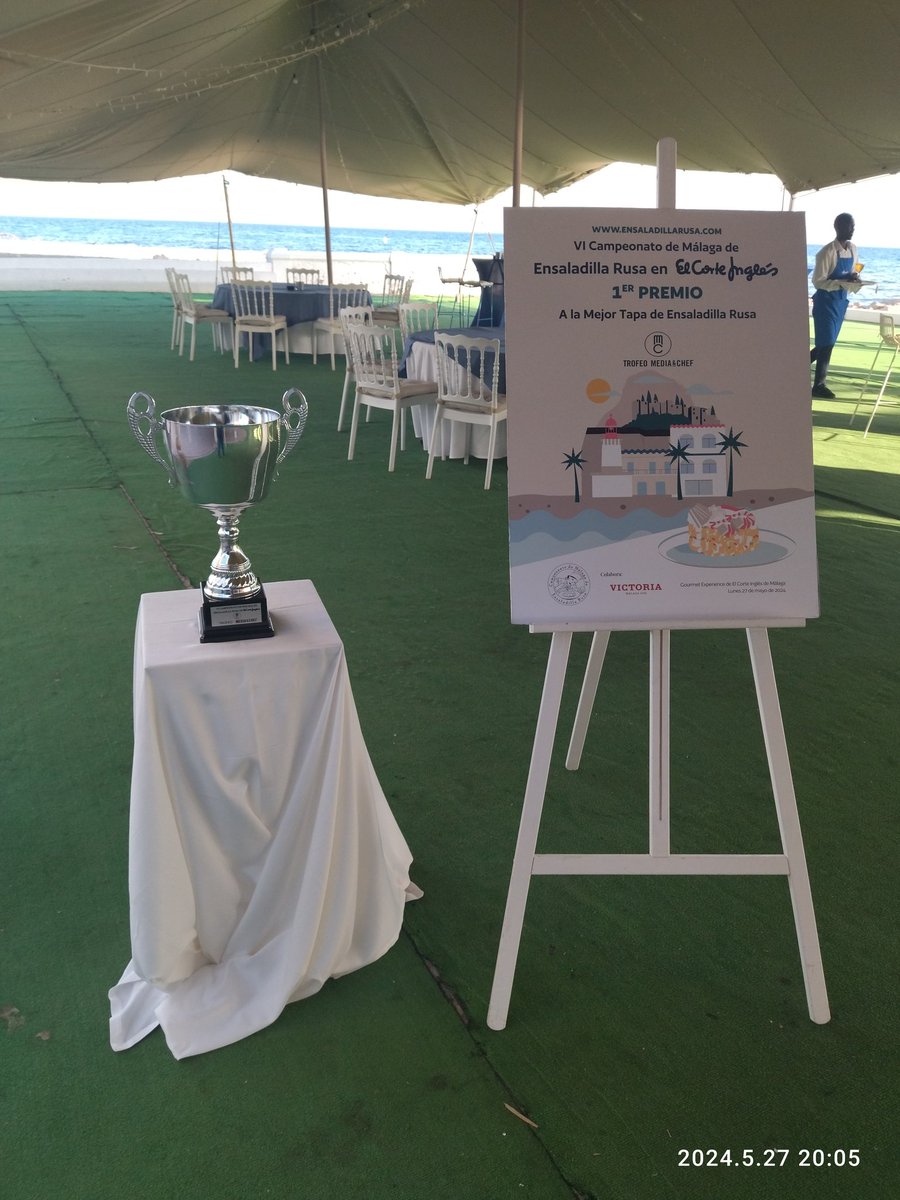 media_chef's tweet photo. https://t.co/gFZD8zUTuS
VI Campeonato de Málaga de Ensaladilla Rusa en @elcorteingles Trofeo Medis&amp;Chef con la colaboración de @CervezaVictoria 
@elbalnearioMLG Campeón https://t.co/U0SmPzXLDe