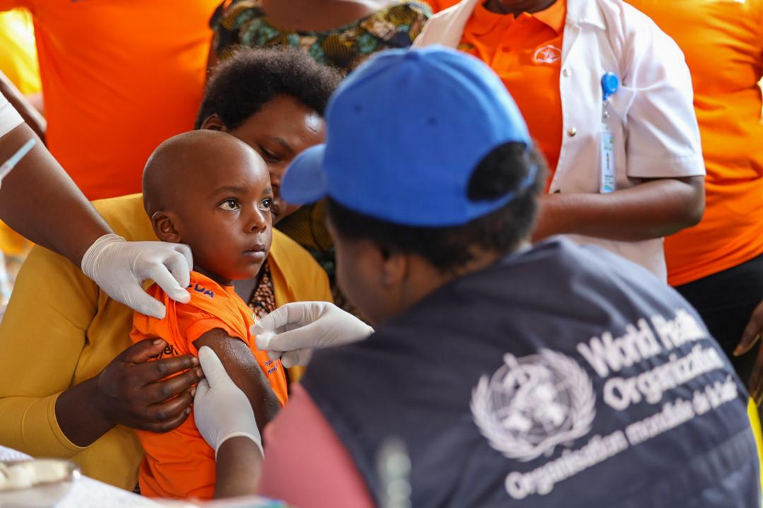 WHORwanda's tweet photo. @WHORwanda joined @RBC_Rwanda @RwandaGender &amp; @RwandaNCDA in @BureraDistrict for the start of the #MCHWeek, integrated with #Measles &amp; #Rubella vaccinations. 

Children will be screened for #malnutrition, provided with vitamin A &amp; Ongera nutritients, &amp; mothers with FP services. https://t.co/Emd99UWgVv