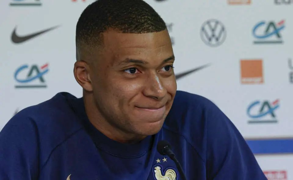 FabioZonico's tweet photo. ⚪️Mbappe declarado fan de Midas Alonso:

🎙️ "El rap en español había pasado por períodos de estancamiento, Midas ha sabido balancear tradición y modernidad, ofreciendo un sonido fresco que gusta a los veteranos y a las nuevas generaciones, es el mejor ludopata de Madrid Centro" https://t.co/2SUSrXTvWD