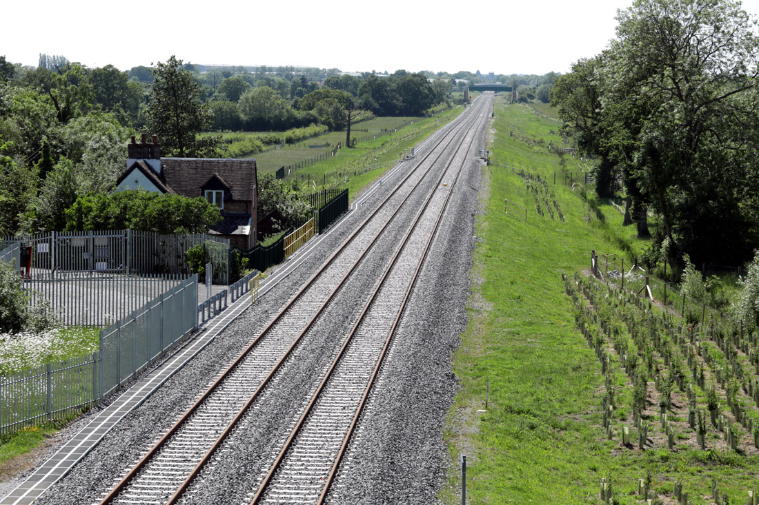 Phil Marsh (@marshrail) on Twitter photo 👆New bridge OXD34A replaced Launton level crossing. An adjacent field was a temporary work compound. Now no trace left. Looking west Bicester now little trace of intrusive earthworks. Much replanting undertaken. <a href="/PaulMBigland/">PB Photography #FBPE</a> <a href="/Greens4HS2/">Greens for HS2</a> <a href="/claycon/">John Chilver</a> <a href="/CharlesworthD/">David Charlesworth</a> <a href="/LordPeterHendy/">Lord Peter Hendy</a> 👆New bridge OXD34A replaced Launton level crossing. An adjacent field was a temporary work compound. Now no trace left. Looking west Bicester now little trace of intrusive earthworks. Much replanting undertaken. <a href="/PaulMBigland/">PB Photography #FBPE</a> <a href="/Greens4HS2/">Greens for HS2</a> <a href="/claycon/">John Chilver</a> <a href="/CharlesworthD/">David Charlesworth</a> <a href="/LordPeterHendy/">Lord Peter Hendy</a>