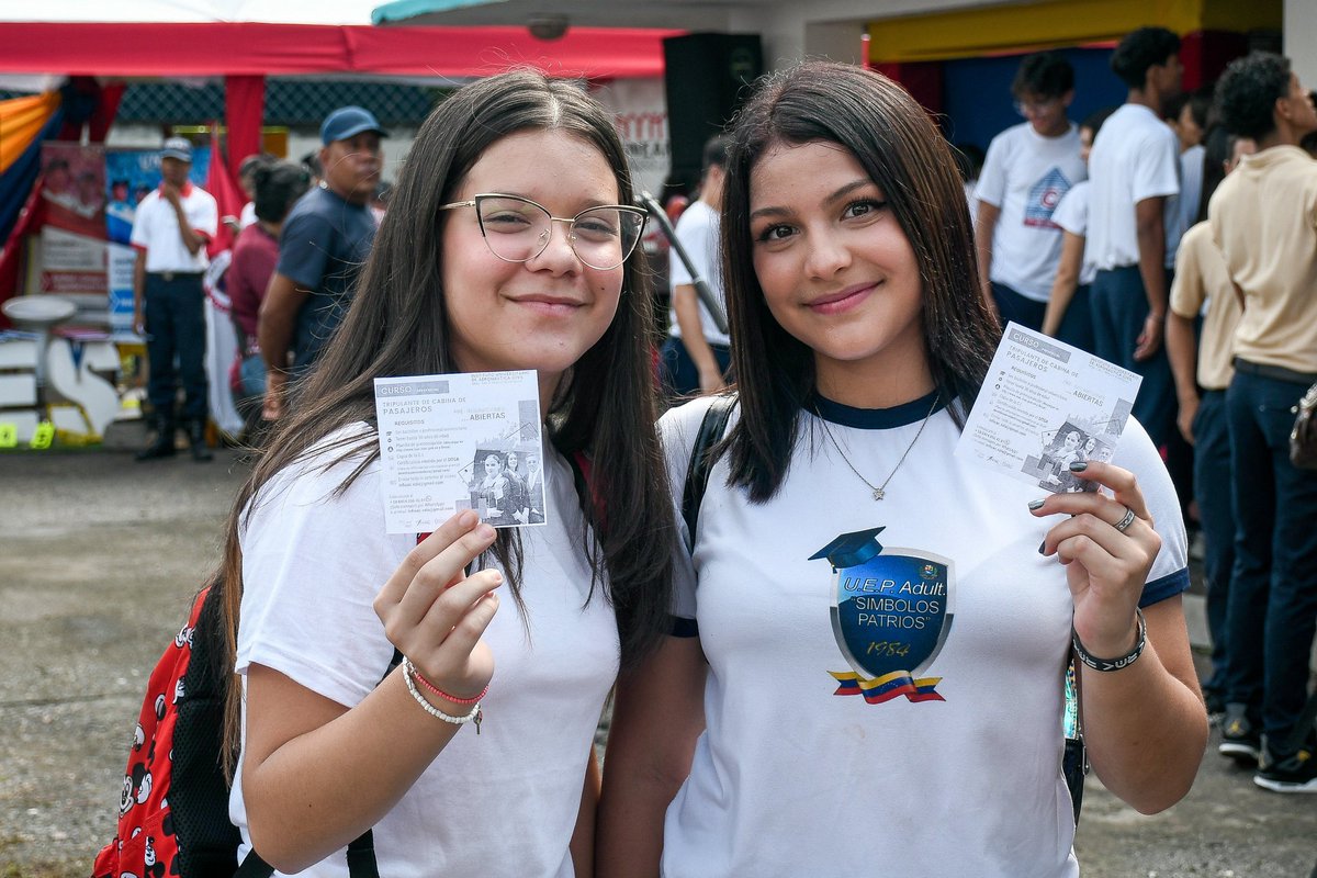 _LaAvanzadora's tweet photo. ¡Generación Genial de la Venezuela Potencia! 

Bonito día, con alegría arrancó la Feria Oportunidades de Estudio 2024 en el estado #Aragua.

Muchachas y muchachos vamos a conocer las ventanas académicas para continuar tu proyecto de vida. 

@NicolasMaduro
@MPPEDUCACION https://t.co/PmpIHtOdaw