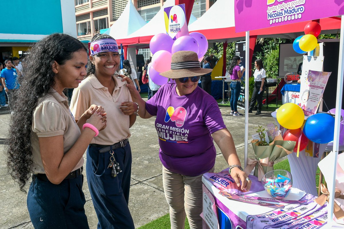 _LaAvanzadora's tweet photo. ¡Generación Genial de la Venezuela Potencia! 

Bonito día, con alegría arrancó la Feria Oportunidades de Estudio 2024 en el estado #Aragua.

Muchachas y muchachos vamos a conocer las ventanas académicas para continuar tu proyecto de vida. 

@NicolasMaduro
@MPPEDUCACION https://t.co/PmpIHtOdaw