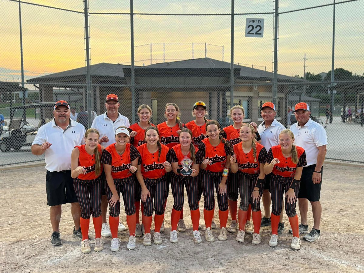 emma_wallis3's tweet photo. This weekend my team went undefeated in the Under Armour Championship Series in KC! We battled through some tough competition to go 6-0 against great teams. I had an average of .364 and a nice 2 run💣. So proud of this team! @CrushersElite https://t.co/PZqwWOEwLp