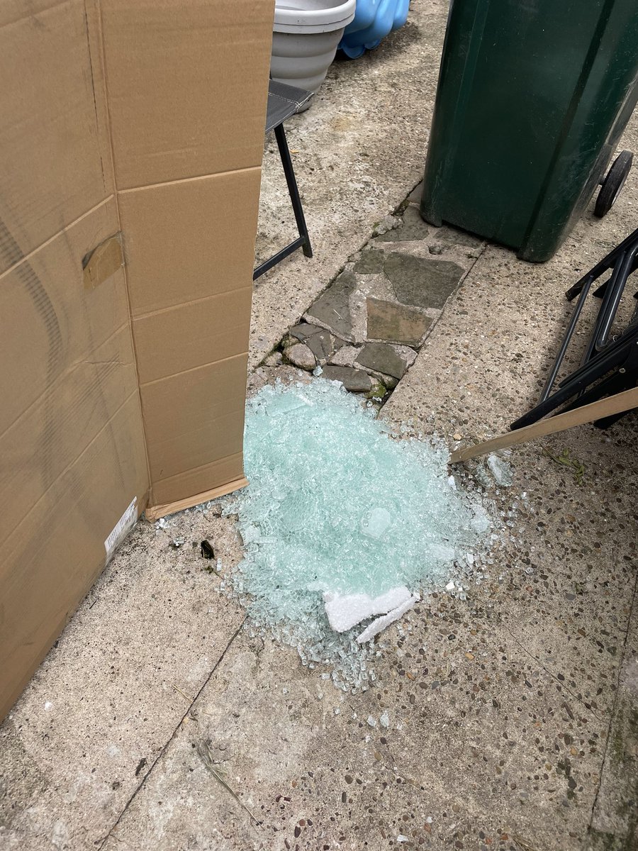 92danielleyoung's tweet photo. @TheRangeUK had our new garden set delivered today and it was delivered smashed😢 is there a number or email I can contact to arrange a replacement ? https://t.co/As5plhXL1L