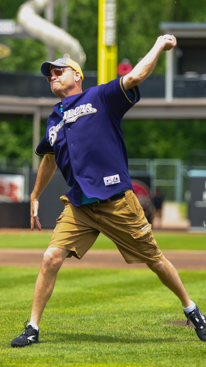 ASR_Wisconsin's tweet image. Proud sponsor for the @TimberRattlers and our employee Dustin McLeod got to throw out the first pitch! 📷⚾️