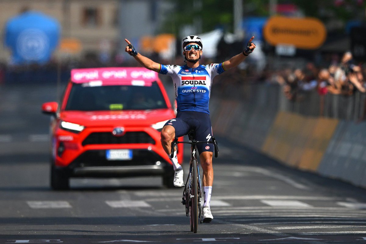 CiclismoInter's tweet photo. #ULTIMAHORA

Alaphilippe renuncia a correr el Tour de France: https://t.co/LwAXsa55fa

#ciclismo #tdf https://t.co/TQ5ezh5aNh