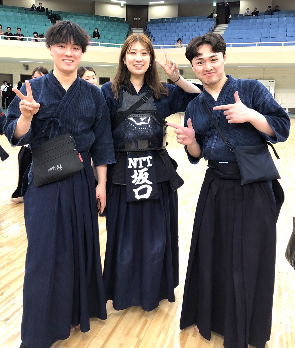 kenyukai_chuo's tweet image. #中央大学剣道部　関東実業団、閉会式後にNTTの若手OBOGたち。表彰の対象外ではありましたが、それぞれがんばりました。良い一日だったね👍
H30卒 早乙女 祐（湘南工大）
R4卒 坂口 美優（樟南）小川 燐（菊池女子）
R5卒 小川 大輝（九州学院）
R6卒 小川 夢希也（敬徳）