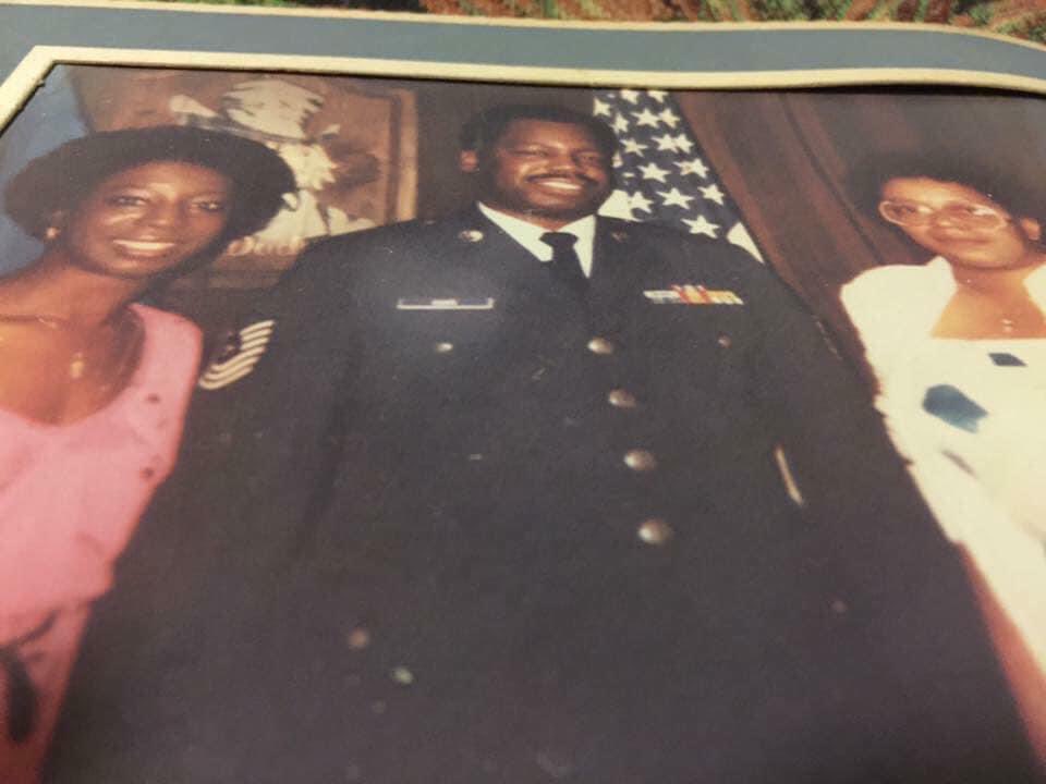 leodeevah617's tweet photo. #FavoriteUncle’s Homegoing (Funeral) is next Thursday & it’ll be a Military service & burial
He was a proud #USAF Vet who served 24 years, then worked at #SyracuseUniversity for another 24.
The baddies in the pic are The Queen (in the pink) & #FavoriteAuntie (in the white) https://t.co/oBM7ljHYNH