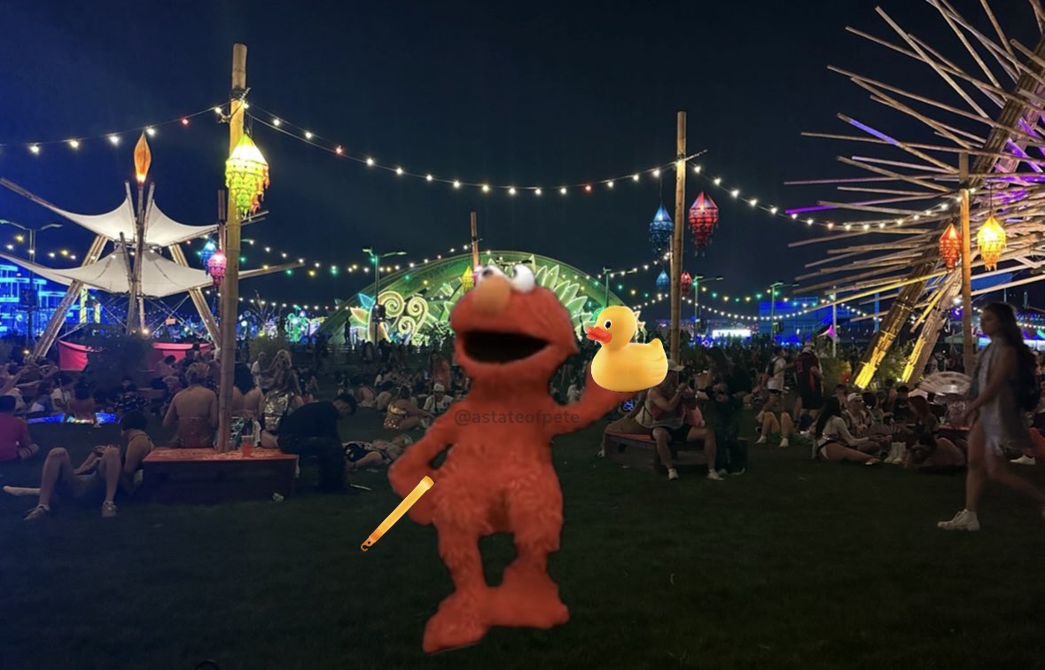 AStateofPete's tweet photo. Friend: “What are you doing?”

Me dancing with my trinkets: https://t.co/Oqwkp0WHOJ