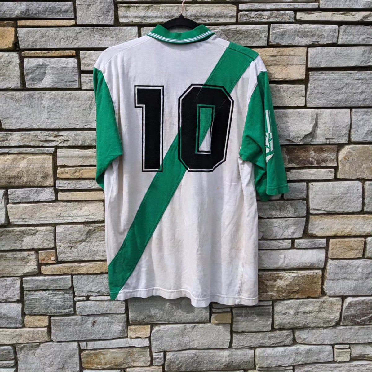 CLUBPASSION2020's tweet photo. @SashGAA got match worn jersey from early 90s anyone know player at the back ? https://t.co/ZQSjDxU8zu