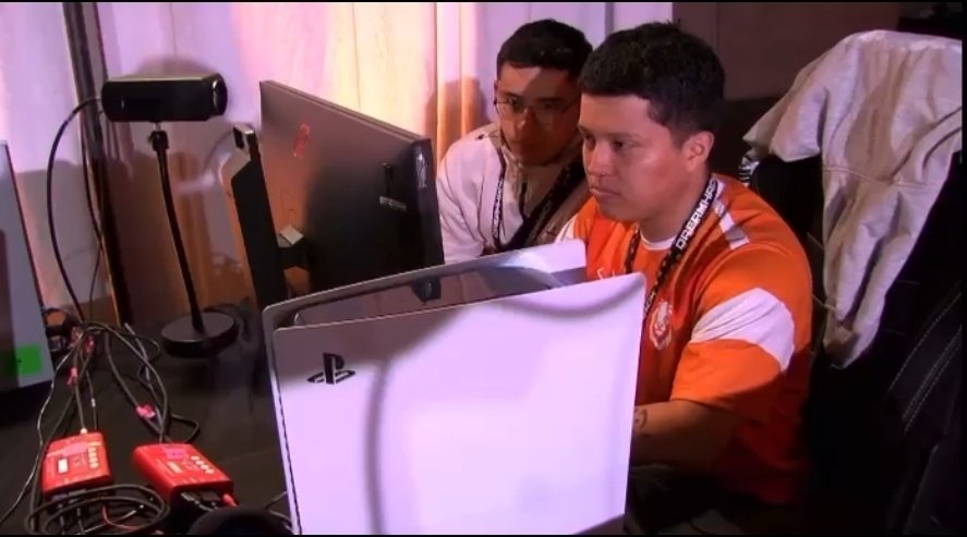 JoyBoyChevisan's tweet photo. Bye Dallas 🇺🇲
Primer LAN ❤️ Que feliz fui el fin de semana 🥲 aprendí demasiado.
Gracias @primespeiler 🧡 
Nos vemos en EAFC 25. https://t.co/Pt2lmiDk4O