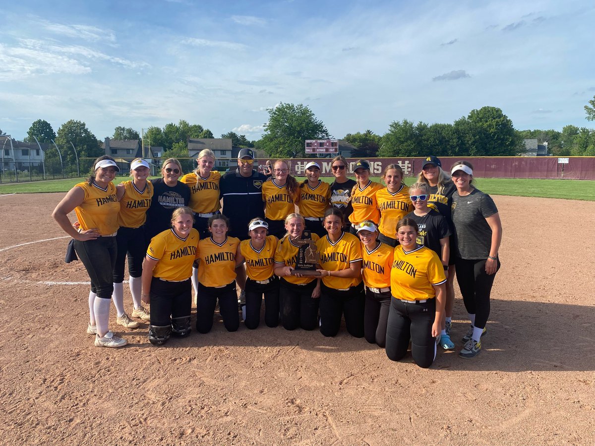 HCSHawkeyes's tweet image. Back-to-back District Champs! 🏆🥎

Congratulations to Hamilton softball on their 10-4 win over Holland Christian this afternoon.

#GoHawkeyes