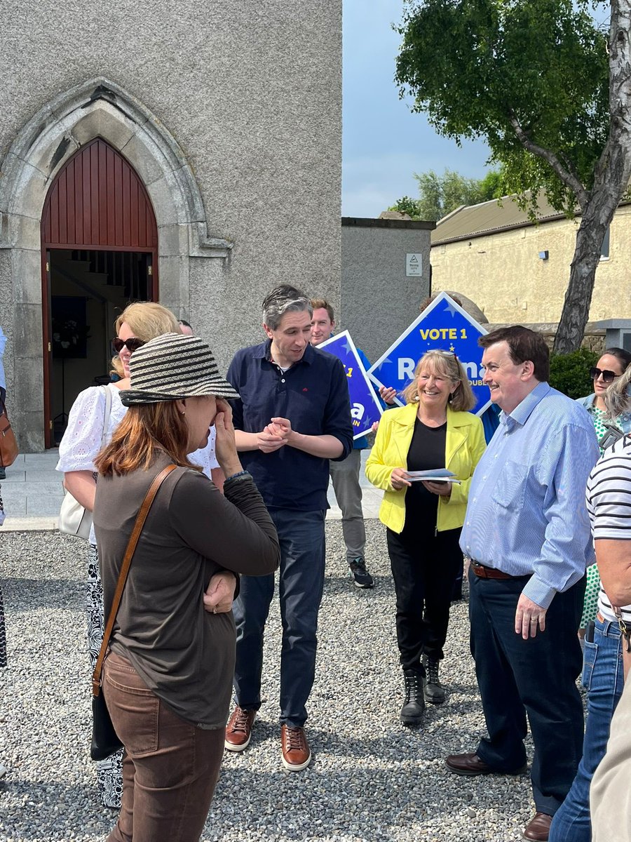 Delighted with An Taoiseach Simon Harris with my invite to visit Rathfarnham Village. We had so many interesting people to speak with. 
<a href="/SimonHarrisTD/">Simon Harris TD</a> <a href="/brophytalks/">Colm Brophy</a> <a href="/ReginaDo/">Regina Doherty MEP</a> <a href="/studiocaferath/">The Studio Café</a> <a href="/ResidentBDRA/">Butterfield District Residents Association</a> <a href="/rathfarnhamopw/">Rathfarnham Castle</a> 
@rathfanhamvill.