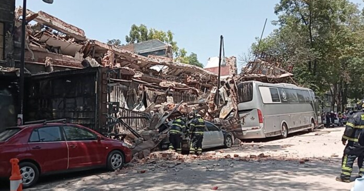elavisomagazine's tweet image. El emblemático centro nocturno "El Patio", conocido por sus espectáculos estelares donde triunfaron figuras como José José y Juan Gabriel, ha sufrido un colapso estructural este 3 de junio, en #CDMX. #ElPatio
.
bit.ly/3x1jbTC\

[📸Ventas Agencia México]