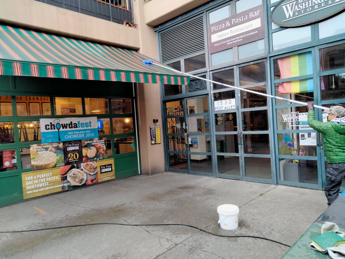 soundcleaning's tweet image. 🦀 Pike Place Chowder knows that routine cleanings prolong the lives of their awnings. But don't just take our word for it - we have photo evidence from the last two years, take a look! 👀

Free estimates: soundclean.com/#request-quote

#AwningCleaning #PikePlace #RoutineCleaning
