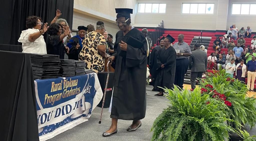 GAFollowers's tweet photo. Shoutout to 85y/o Shirley Smith of Americus, GA who graduated from high school on Saturday. https://t.co/LMonqFcwGH