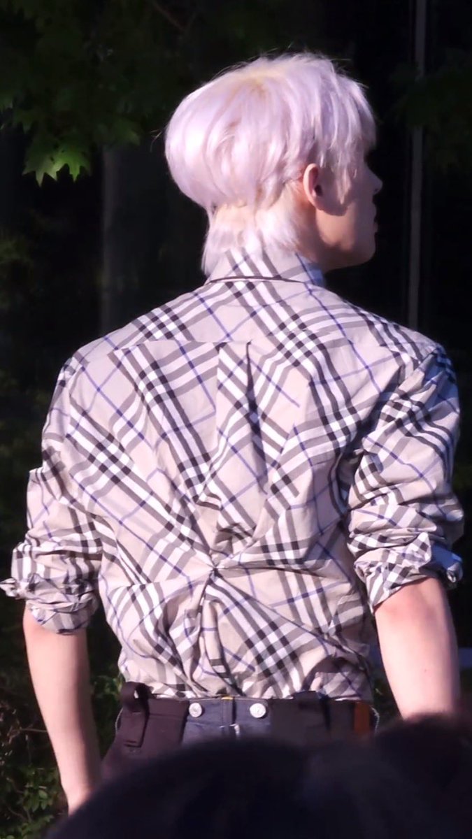 mglooks's tweet photo. save me boy with tiny waist... save me... https://t.co/n8XJjXfmW6