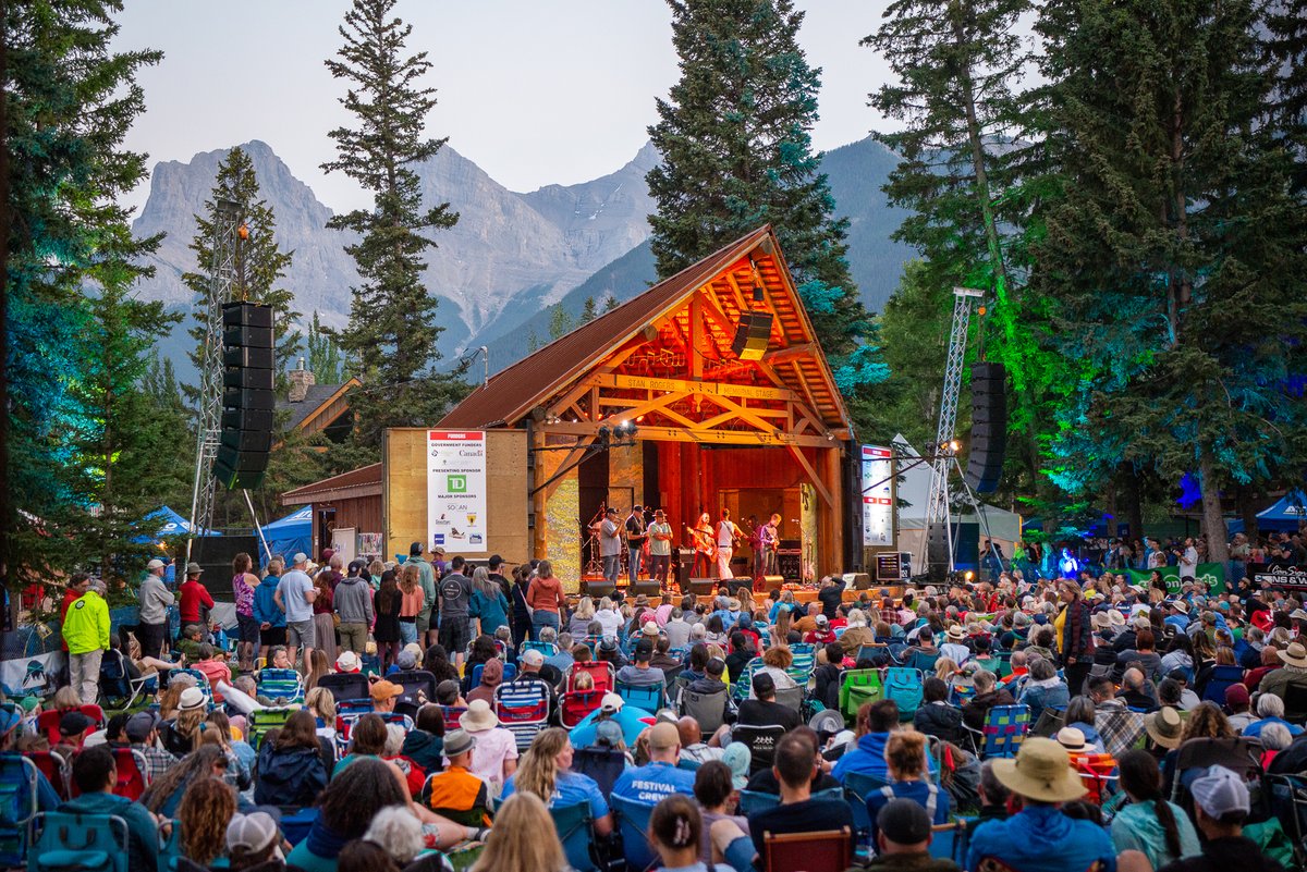 We can't wait for that folk fest feeling ✨ Which artist are you looking forward to seeing at this year's festival?