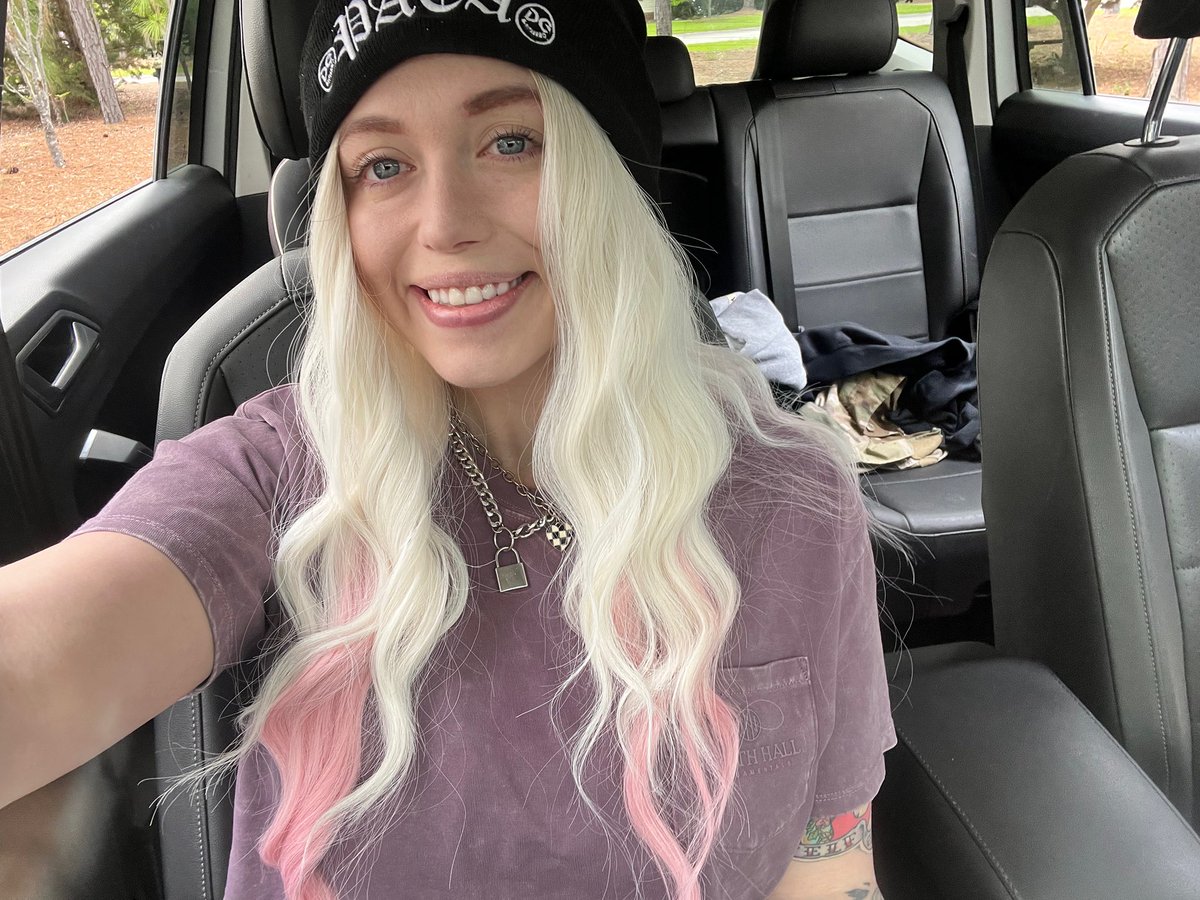 ThatElfBish's tweet photo. Just a streamer gorl in a lonely world 👉🏻👈🏻 https://t.co/IjhtpNTT0B