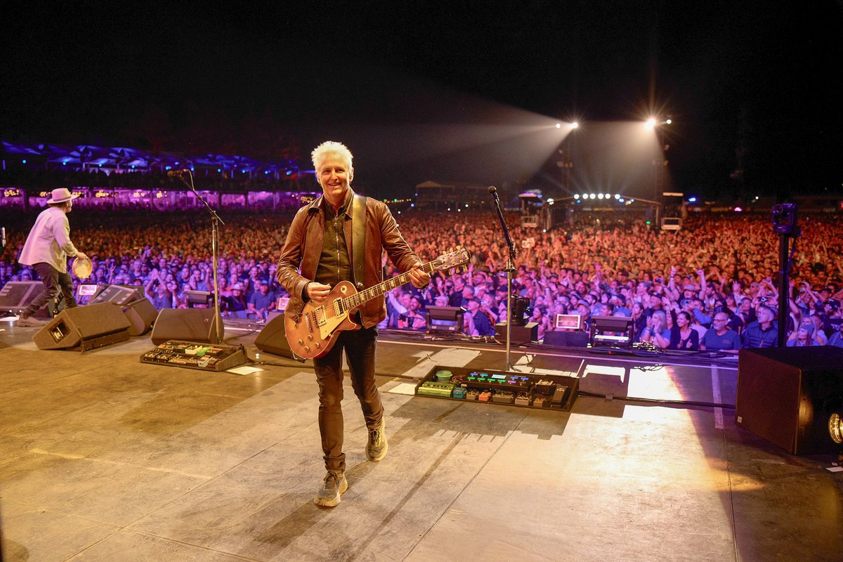 Danny Clinch tweet media