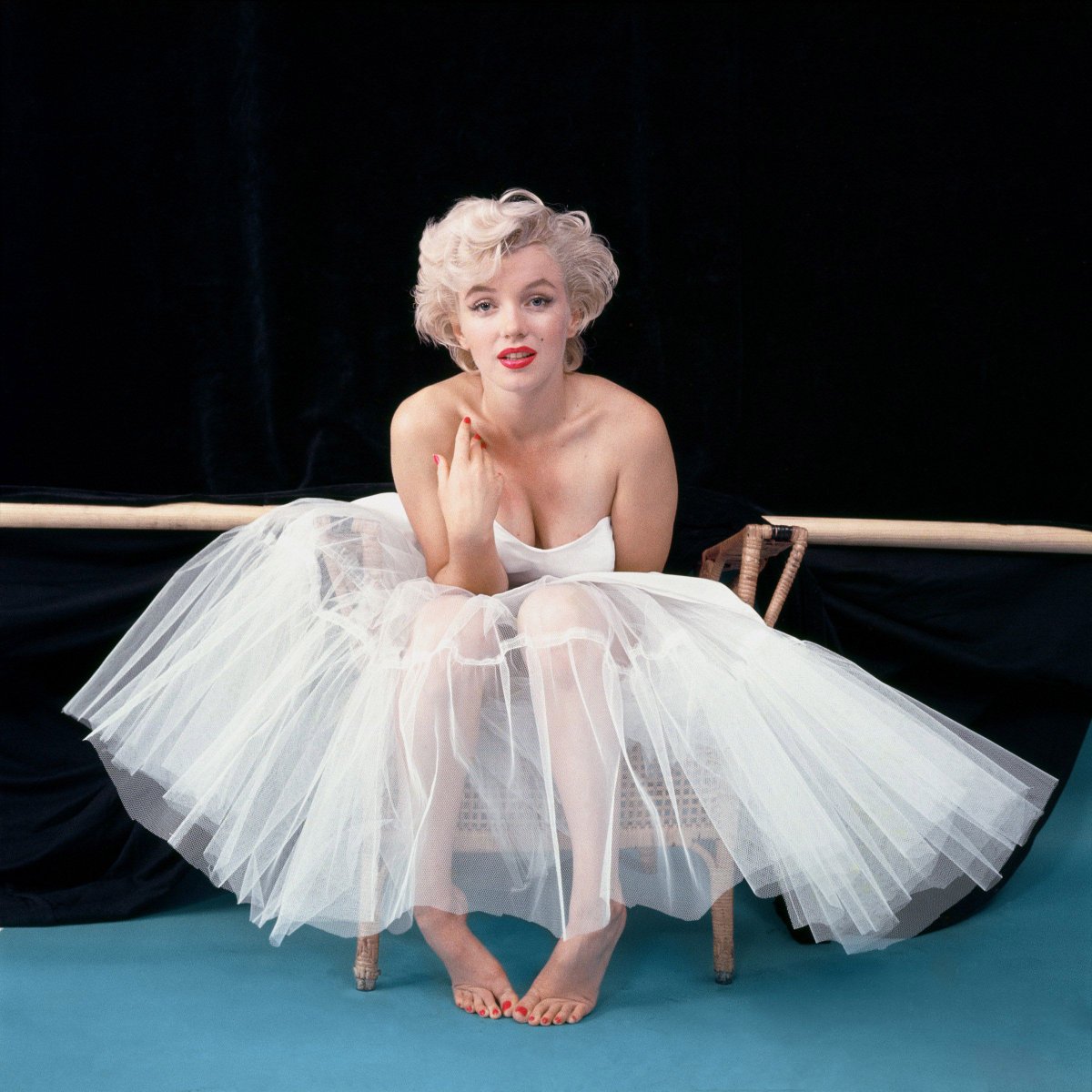 🎥 Film & TV Legends 📺 (@filmtvlegends) on Twitter photo Marilyn Monroe ❤️
🎥 #MarilynMonroe
#MovieLegends #OldHollywood
<a href="/FilmTVLegends/">🎥 Film & TV Legends 📺</a> <a href="/FabioMatteuzzi/">Fabio Matteuzzi</a>
<a href="/MarilynGld/">Marilyn Monroe</a> <a href="/silverscreengod/">Silver Screen Goddes</a> <a href="/20CenturyBabes/">Babes of The 20th Century</a>
<a href="/Movie_Icons/">Movie Icons</a> <a href="/NFLGirlUSA/">🏈PG™🏈🥂👠💋💙🌈🇺🇸#StopCyberBullying 🌊</a> <a href="/TVCollectibles/">TV Collectibles Media</a> Marilyn Monroe ❤️
🎥 #MarilynMonroe
#MovieLegends #OldHollywood
<a href="/FilmTVLegends/">🎥 Film & TV Legends 📺</a> <a href="/FabioMatteuzzi/">Fabio Matteuzzi</a>
<a href="/MarilynGld/">Marilyn Monroe</a> <a href="/silverscreengod/">Silver Screen Goddes</a> <a href="/20CenturyBabes/">Babes of The 20th Century</a>
<a href="/Movie_Icons/">Movie Icons</a> <a href="/NFLGirlUSA/">🏈PG™🏈🥂👠💋💙🌈🇺🇸#StopCyberBullying 🌊</a> <a href="/TVCollectibles/">TV Collectibles Media</a>