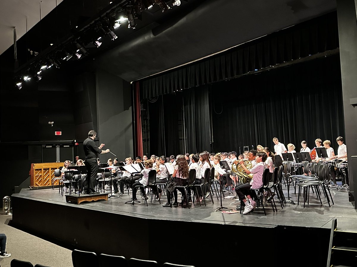 LexPerformArts's tweet image. Incredible job to the Fiske, Hastings, Estabrook, and Diamond Middle School band students on a wonderful spring concert!!! @lexingtonsuper @folmads @NotesByMrsC