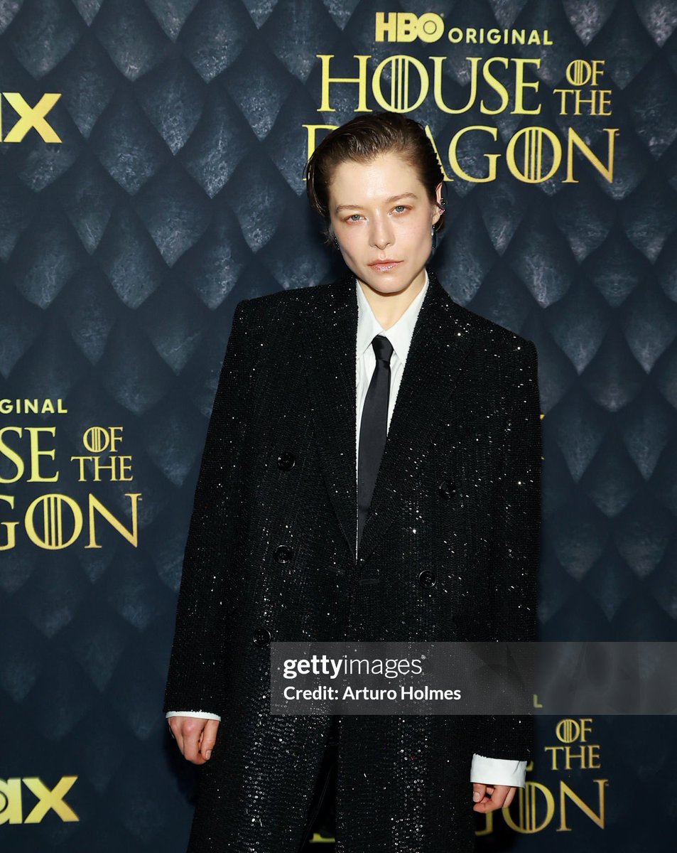 westerosies's tweet photo. Emma D’Arcy glimmers on the Green Carpet for the ‘HOUSE OF THE DRAGON’ Season 2 premiere 🐉 https://t.co/C6m73ivvUS