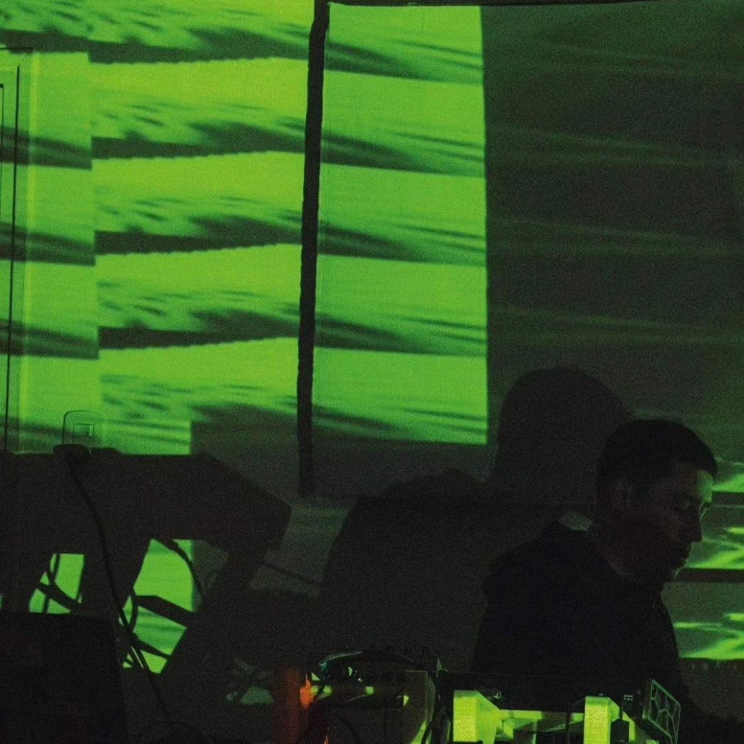 FranMirandaSL3's tweet photo. 🔗Unas capturas de la cobertura de Belk Cebu en lo que fue la primer Edicion de ECOS DE SONIDO1# 
Arte experimental🌐
01.06.24 
Vj:Carmela Rosso 
Live Set: Fran Miranda(Mikrolooping )
Live set: Maximiliano Guevara(Wave alchemist)
Live set: Valentino Schmidt
 ( Patcheo 10) https://t.co/Gun0qA2z6H