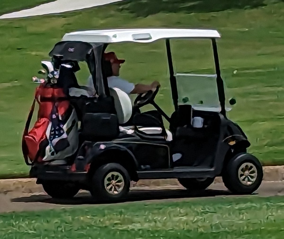 StephenFlurry's tweet image. Caught a glimpse of President Trump enjoying a well-deserved break at his golf club this afternoon.