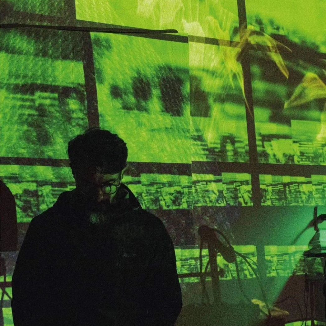FranMirandaSL3's tweet photo. #arteexperimental #arteautogestivo #experimentalart #musicaexperimentalargentina #visualart #Vj #artist #glicht #noise #argentina #musicaenvivo #improvisacion #ramdom #ambient #livemusic #electronicmusic #acusticmusic https://t.co/VLP3jOnqSu