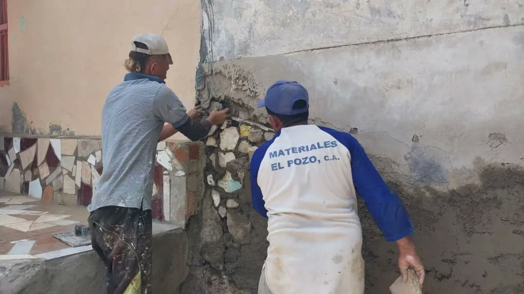 GMBNBT_NE's tweet photo. #03Jun24
Estamos realizando el abordaje del Plan Vitrina en la comunidad del Parque Bicentenario #Marcano para las mejoras en las areas recreacionales de los jóvenes de esta comunidad, siendo beneficiadas 965 familias
#SomosTricolor7nets
#MppopNe
@NicolasMaduro @GRaulparedes https://t.co/2lvaIeqd1S