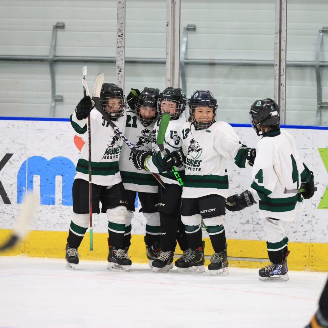 Big_G_09's tweet photo. 2016 #HuskieProspects end AAA #springhockey season with a 🥈 in 2015 Subaru Classic Silver Division 🥈 2 🥇🥇 1 🥈 and a 🥉spring total 👊 Boys won EVERY game in their own age category and were dominating 🏒💪 Great players including Koda 🌟 Wonderful coaches and families too 💚 https://t.co/gteLzEUROV