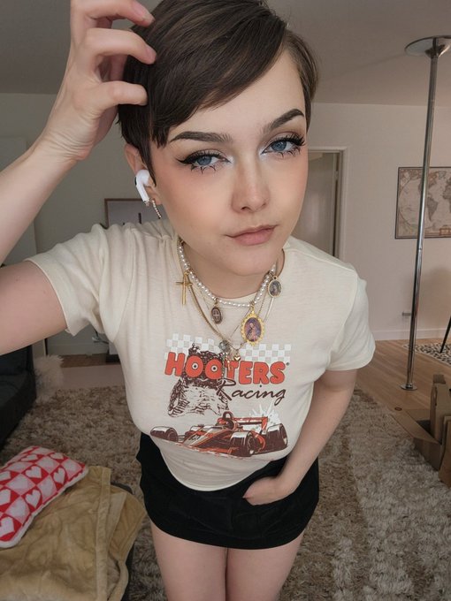 Bras? Don't have any https://t.co/Zgko5gfY76<a href="/tag/mvsales"class="tags"><span>#mvsales</span></a>