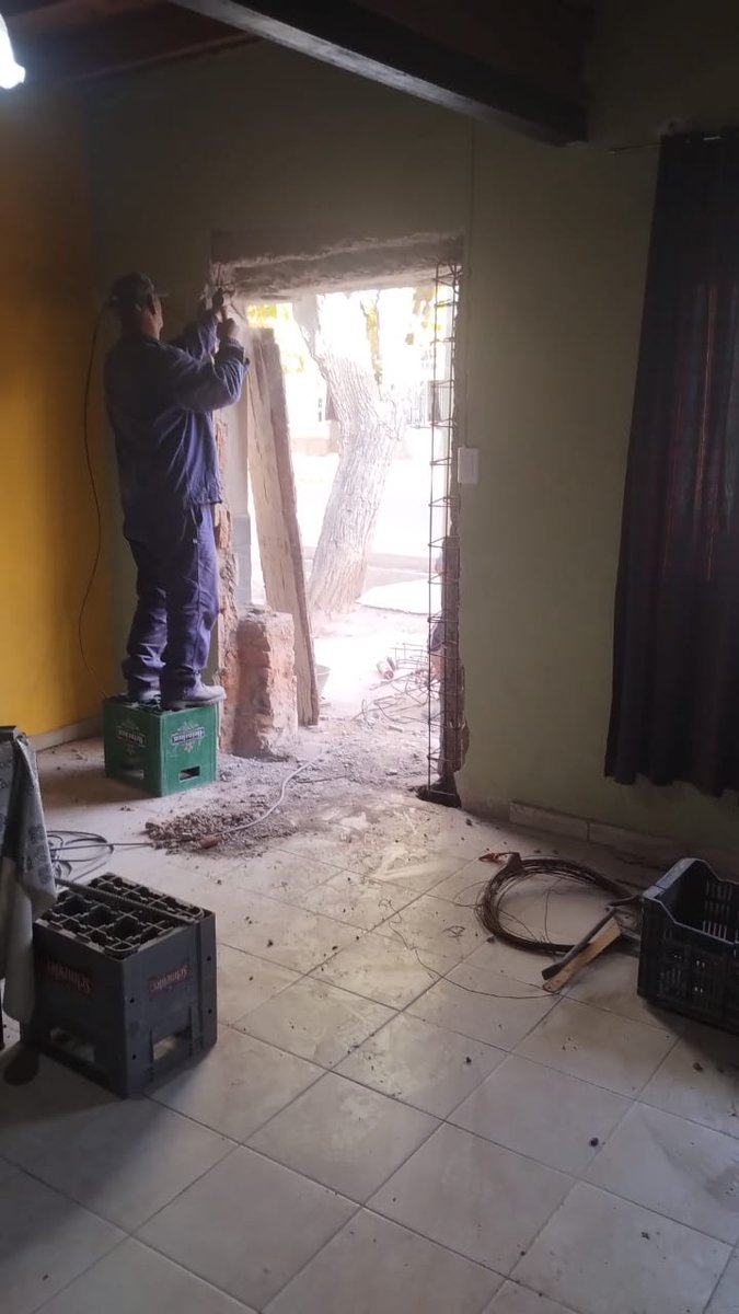 SrMAGA93's tweet photo. Reconstruyendo mi casa, después que unos hijos de mil puta... Casi nos robarán el esfuerzo de toda una vida...  Puro Sector privado.. 0 ESTADO. 
#ElEstadoNoTeSalva  El Sector Privado si #VLLC🦁🇦🇷  @JMilei https://t.co/gPJlntmZWb