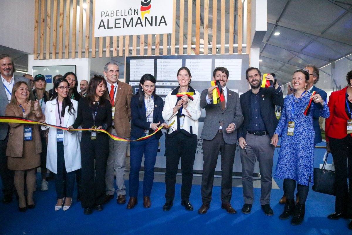 <a href="/DiegoPardow/">Diego Pardow</a> <a href="/nico_grau/">Nicolás Grau Veloso</a> <a href="/meconomia/">Ministerio de Economía, Fomento y Turismo</a> <a href="/MinMineria_cl/">Ministerio de Minería de Chile</a> <a href="/EnergiaAntof/">Energia Antof</a> <a href="/Corfo/">Corfo</a> <a href="/Minrel_Chile/">Cancillería Chile 🇨🇱</a> En la instancia las autoridades realizaron un recorrido por la exposición para conocer los distintos proyectos que se están realizando en la región. ⚡️🇨🇱