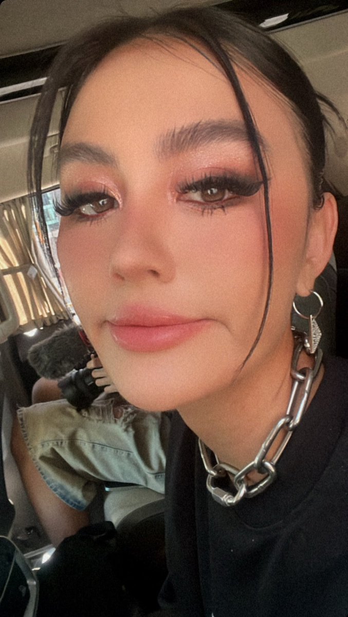 AgnezMoJapan's tweet photo. K-style make up suit her so well 😍 https://t.co/kMKJqFGrK1
