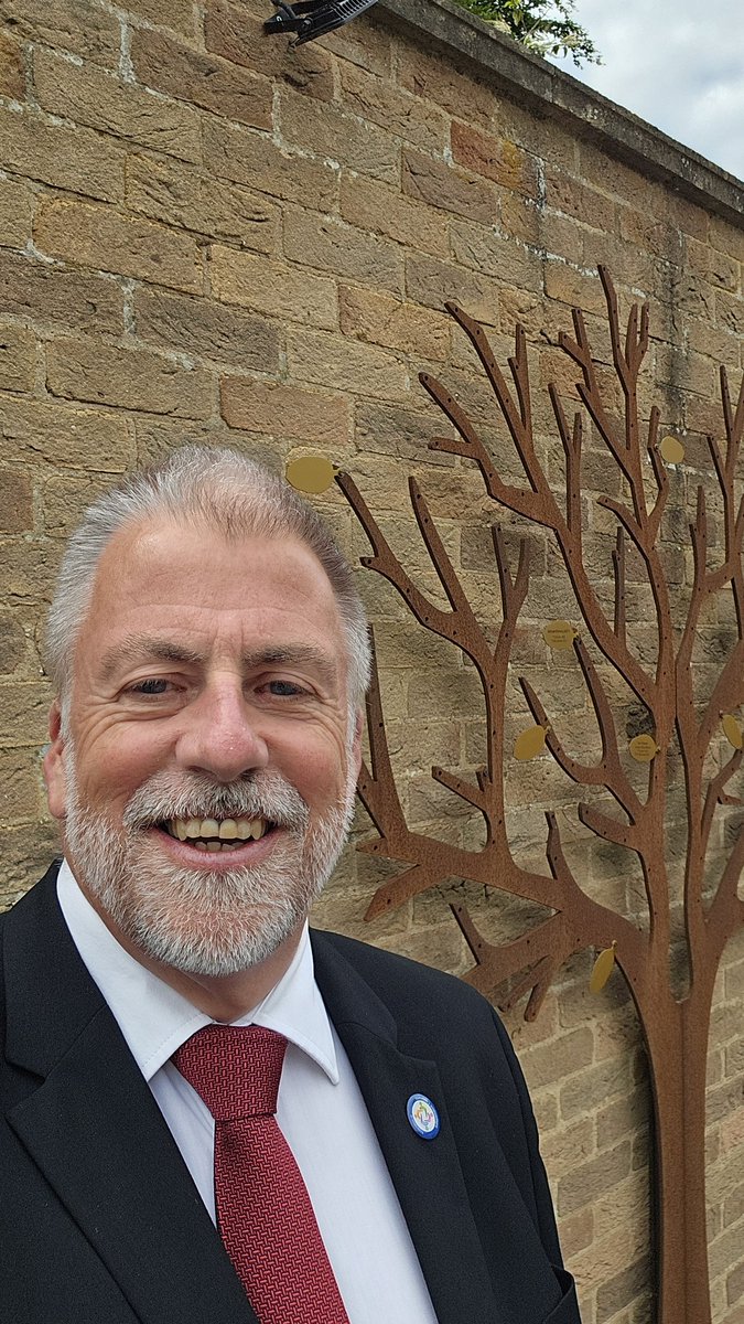 The gentleman was a Manchester United supporter so I wore a red tie. #WorcestershireHour