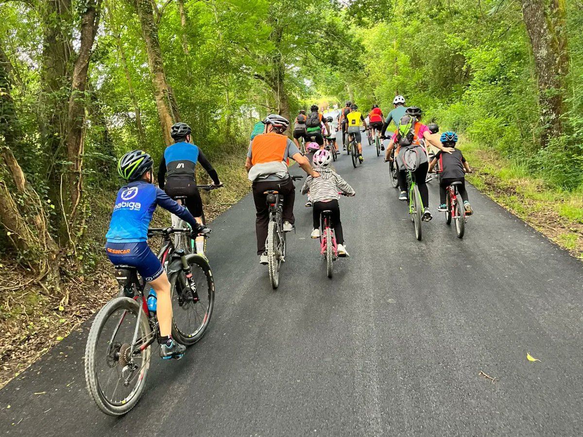 SeberIkastola's tweet photo. Asteburu betea izan da azken hau!
Jaialdia eta gero, domekan, bizikleta eguna ospatu genuen ikastolan 🚴🏽🚴🏽‍♀️🚴🏾‍♂️

Ohitura osasuntsuak, ingurunea ezagutuz eta lagunartean gozatuz... Bada ezer hoberik? 

#BizikletaEguna #SeberAltube #BideOnetikGoaz https://t.co/p71ra55CUi