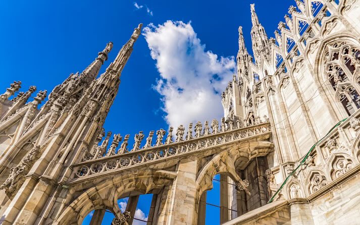 Flying buttresses: the architectural innovation that allowed Gothic Architecture to be possible. Milan Cathedral has the finest, in my opinion. Great thread by @culturaltutor x.com/culturaltutor/…