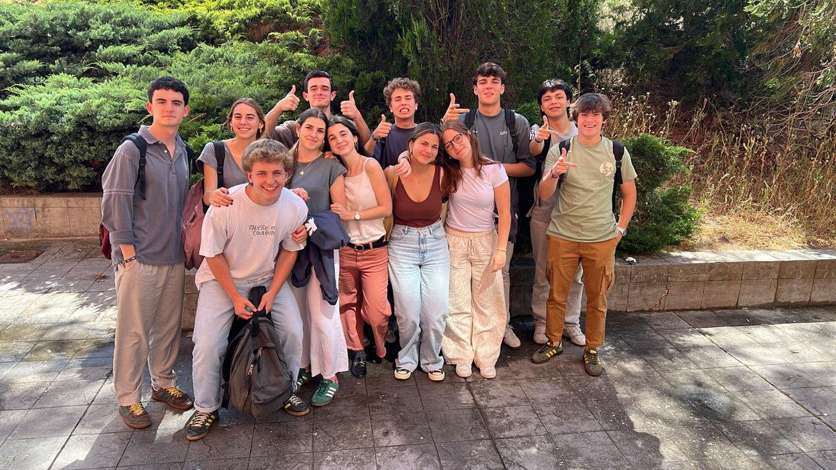 Primera jornada de exámenes superada. Parece que nuestros chicos de #segundodebachillerato están contentos . Mucho ánimo para el resto de los días. #EvAU #EvAUMadrid24