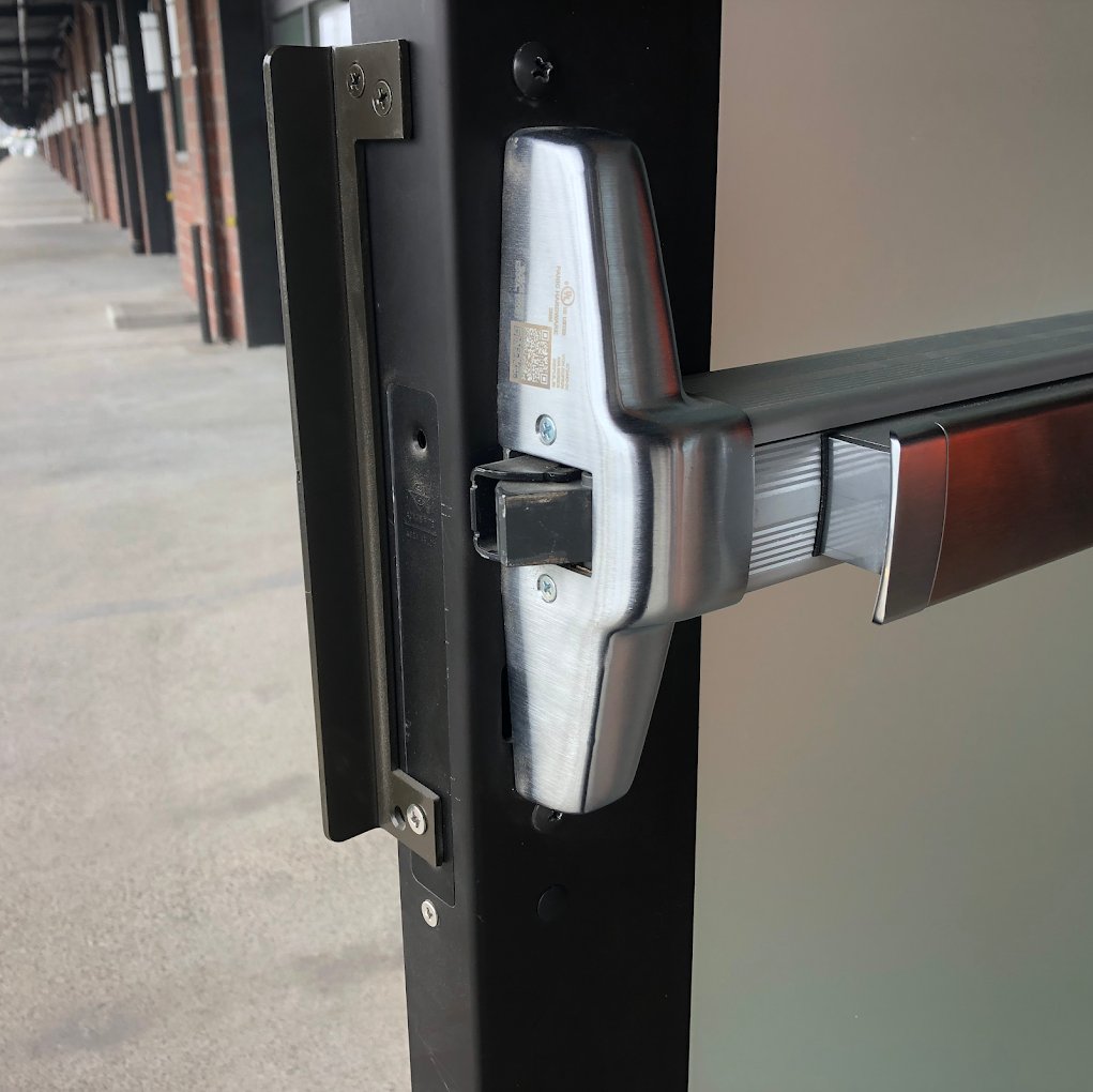 sevanlocksmith's tweet image. 💼🔒 Our access control systems provide seamless entry management and robust security features. Trust our expertise to protect your assets and maintain a secure workplace.  #BusinessSecurity #AccessControlSystems #SevanLocksandDoors #SecureWorkplace #ProtectYourAssets