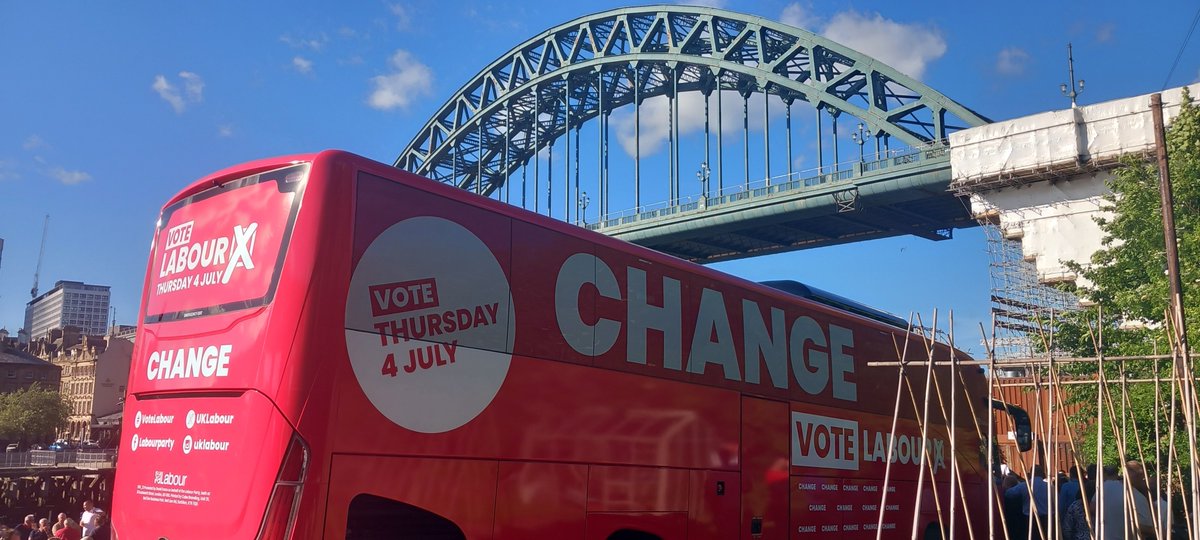 Great night on the Tyne with the <a href="/UKLabour/">The Labour Party</a> battle bus