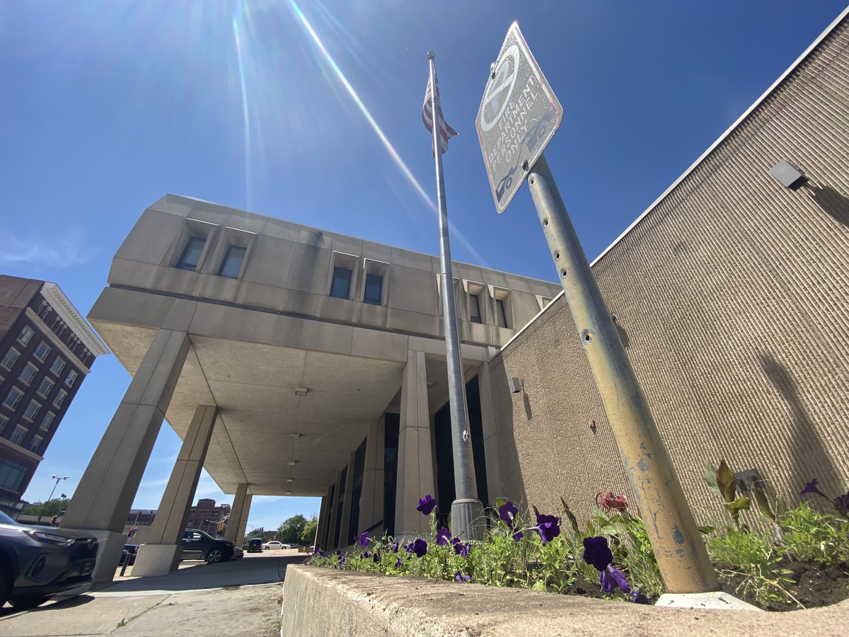 OmahaFireDept's tweet photo. Huge thank you to our friends at @OmahaParks for keeping our flower bed so beautiful at OFD Headquarters! We can't wait to see everything in full bloom 🌸🌺🌷🪻 https://t.co/4AUHQ1Gx9B