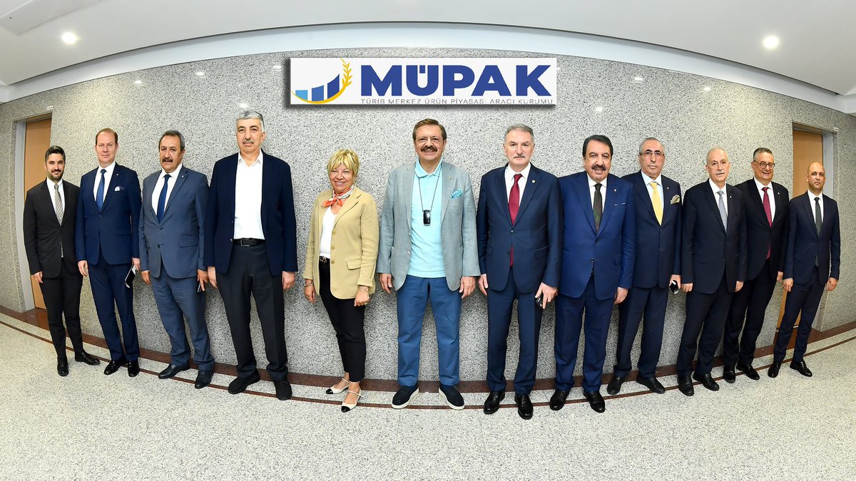 Merkez Ürün Piyasası Aracı Kurumu (MÜPAK) Yönetim Kurulu toplantısını Birlik Başkanımız <a href="/RHisarciklioglu/">Rifat Hisarcıklıoğlu</a> ve MÜPAK Yönetim Kurulu Üyelerimizin katılımlarıyla gerçekleştirdik. Toplantıda alınan kararların ülkemiz için hayırlı olmasını temenni ediyorum.