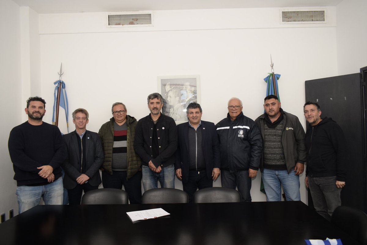 heberjrios's tweet photo. Hoy estuvimos en la asunción de Sergio Longo como Delegado del Ministerio de Trabajo de la PBA, en Trenque Lauquen.

💯🐮 Es un orgullo para la militancia lechera que un compañero con convicciones, que tenemos la seguridad de que no se va a olvidar de donde viene, asuma la responsabilidad de custodiar los derechos de las y los trabajadores.