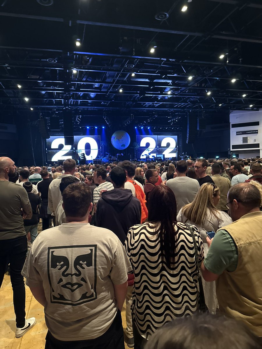 markiparker's tweet photo. Liam Gallagher #cardiff let’s be avin you! #liamgallagher #oasis #definatelymaybe https://t.co/m6cWqX2iDe