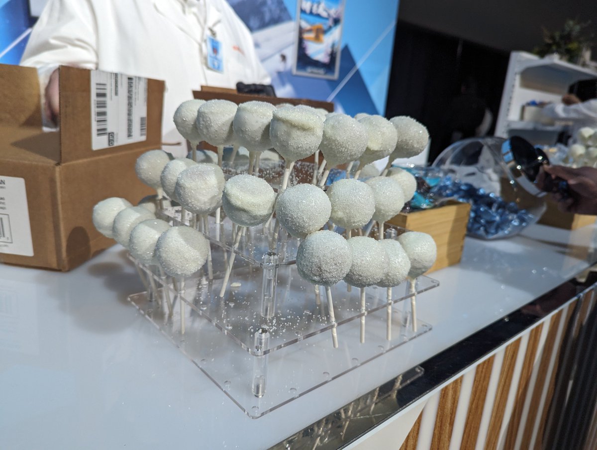 foursue's tweet image. お菓子！
#datacloudsummit