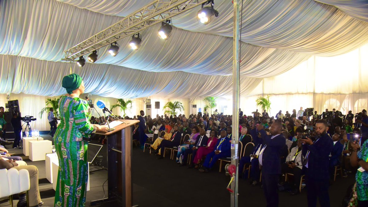 Ikiriho's tweet photo. #COMIFAC 2023-2024| Le Burundi engagé dans la promotion de la diplomatie environnementale.
Il se tient depuis ce lundi 3 juin jusqu'à mercredi 5 juin dans la capitale congolaise #Kinshasa, la 20ème Réunion des Parties du Partenariat Forêts Bassin du Congo (#PFBC @cbfp_pfbc). La #RDP20 est sous la co-facilitation de la #RDC🇨🇩 du #Gabon🇬🇦, et de la #France🇫🇷,en vue de préparer la prochaine Conférence des Parties (#COP).
L'un des objectifs de cette RPD20 est de trouver un consensus des pays africains pour former un seul bloc afin de parler un même langage lors de la prochaine COP sur la question de la gestion des forêts de la planète.
Ambassade du #Burundi à #Kinshasa
@Ambaburundirdc qui couvre la zone des pays de la @CEEAC_ECCAS est très impliquée, d'autant plus que le Burundi préside le Conseil des ministres de la Commission des Forêts de l'Afrique Centrale, @comifac (@COMIFACINFO) 2023-2024.
Signalons que le Partenariat pour les Forêts du Bassin du Congo œuvre pour promouvoir la conservation et la gestion durable des écosystèmes forestiers du bassin du Congo.