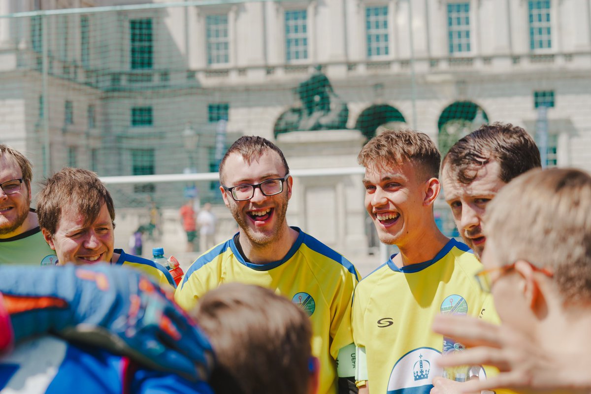 SOGreatBritain's tweet image. 𝐂𝐞𝐥𝐞𝐛𝐫𝐚𝐭𝐢𝐧𝐠 𝐭𝐡𝐞 𝐔𝐂𝐋 𝐅𝐢𝐧𝐚𝐥 𝐢𝐧 𝐋𝐨𝐧𝐝𝐨𝐧 ⚽️🏆

To conclude European Football Week, 14 athletes from @AscotUnitedFC Warriors &amp;amp; SO Essex played an exhibition match at the Somerset House @ChampionsLeague Final Fan Park

#InclusionInAction #EFW2024 #UCLFinal